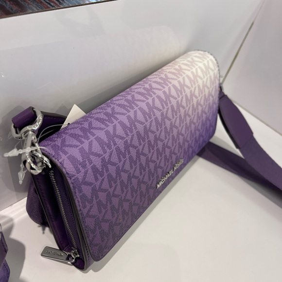 MICHAEL KORS Jet Set Large Ombré Signature Logo Crossbody Bag
Dark Purple
NWT - Picture 12 of 16